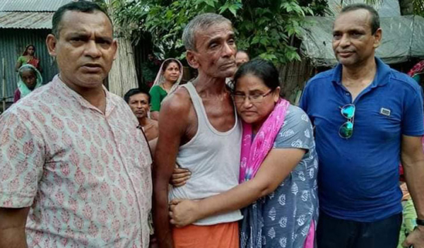 দীর্ঘ ৪৮ বছর পর বাবাকে খুঁজে পেলো মেয়ে দীর্ঘ ৪৮ বছর পর বাবাকে খুঁজে পেলো মেয়ে