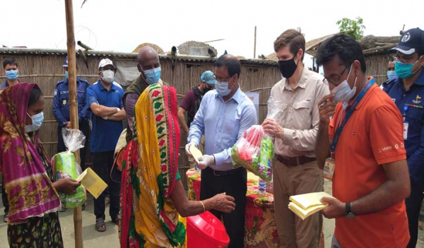 গাইবান্ধায় মার্কিন মানবিক সহায়তা কর্মসূচির উদ্বোধন গাইবান্ধায় মার্কিন মানবিক সহায়তা কর্মসূচির উদ্বোধন