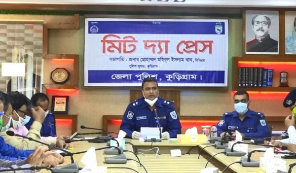 বাবা-মাকে বেঁধে স্কুলছাত্রী ধর্ষণ: ৩ আসামি গ্রেপ্তার বাবা-মাকে বেঁধে স্কুলছাত্রী ধর্ষণ: ৩ আসামি গ্রেপ্তার
