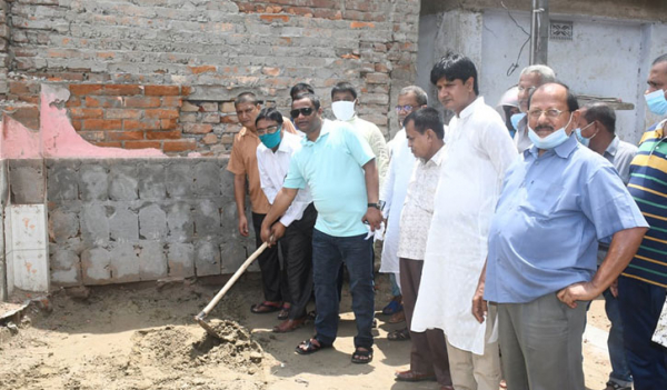 জয়পুরহাটে মন্দিরের ভিত্তিপ্রস্তর স্থাপন করলেন মেয়র মোস্তাক জয়পুরহাটে মন্দিরের ভিত্তিপ্রস্তর স্থাপন করলেন মেয়র মোস্তাক