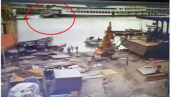 বুড়িগঙ্গায় লঞ্চডুবি: ময়ূর-২ এর মাস্টার গ্রেপ্তার বুড়িগঙ্গায় লঞ্চডুবি: ময়ূর-২ এর মাস্টার গ্রেপ্তার