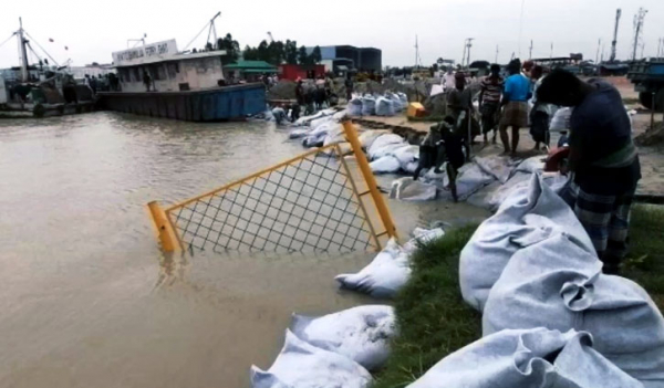 শিমুলিয়ায় যাত্রীভোগান্তি বেড়েছে শিমুলিয়ায় যাত্রীভোগান্তি বেড়েছে