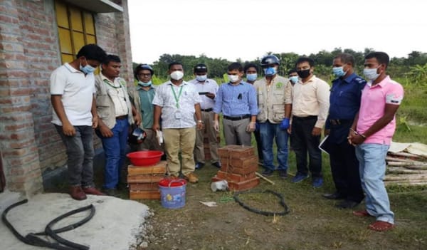 খামার থেকে ৪৯টি বিষধর সাপ উদ্ধার, জরিমানা খামার থেকে ৪৯টি বিষধর সাপ উদ্ধার, জরিমানা