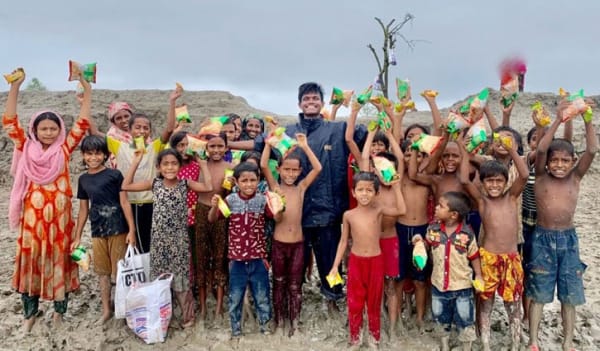 ‘শাহিন ভাই আইছে, শাহিন ভাই আইছে’ ‘শাহিন ভাই আইছে, শাহিন ভাই আইছে’