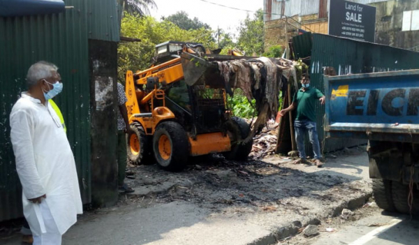 সিলেটে পরিত্যক্ত প্লটে চামড়া ডাম্পিং, পরে অপসারণ সিলেটে পরিত্যক্ত প্লটে চামড়া ডাম্পিং, পরে অপসারণ