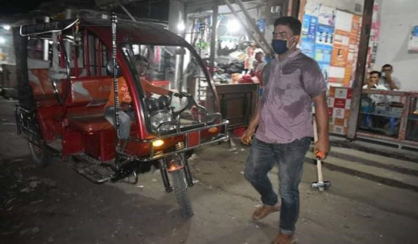 আদিতমারীতে যানবাহনের এলইডি লাইট ধ্বংসে অভিযান আদিতমারীতে যানবাহনের এলইডি লাইট ধ্বংসে অভিযান
