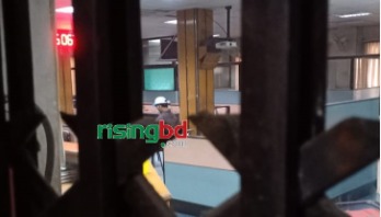 ক্রেস্ট সিকিউরিটিজের কার্যালয়ে ফের ডিবি’র অভিযান ক্রেস্ট সিকিউরিটিজের কার্যালয়ে ফের ডিবি’র অভিযান