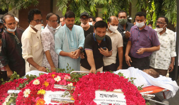 ফুলেল শ্রদ্ধায় শেষবিদায় আলাউদ্দিন আলীর ফুলেল শ্রদ্ধায় শেষবিদায় আলাউদ্দিন আলীর
