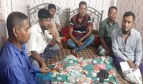 বান্দরবানে ৬ জুয়াড়িকে ৬শ টাকা জরিমানা বান্দরবানে ৬ জুয়াড়িকে ৬শ টাকা জরিমানা