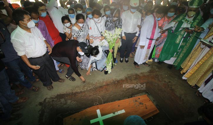 ছবিতে এন্ড্রু কিশোরের শেষ বিদায় ছবিতে এন্ড্রু কিশোরের শেষ বিদায়