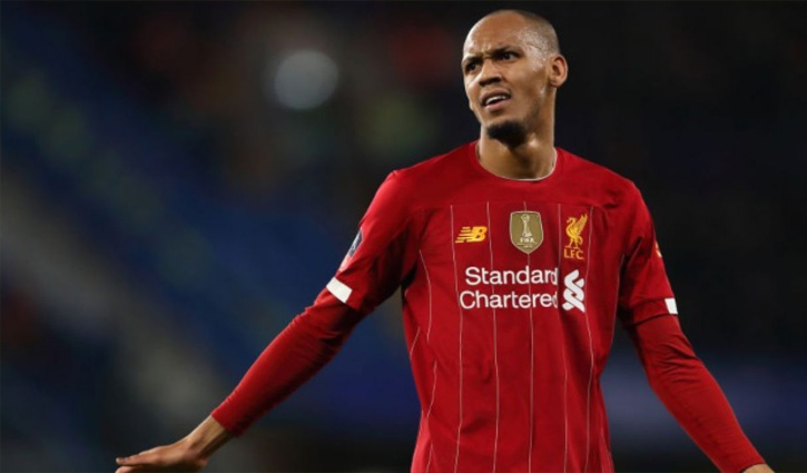 মাঠে শিরোপা উল্লাসে মত্ত ফাবিনহো, বাসায় চলছে ডাকাতি