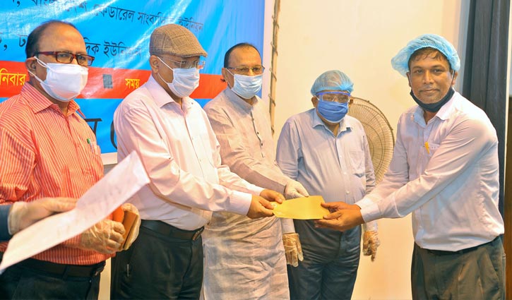 ‘জীবন হাতের মুঠোয় নিয়ে কাজ করছেন সাংবাদিকরা’ ‘জীবন হাতের মুঠোয় নিয়ে কাজ করছেন সাংবাদিকরা’