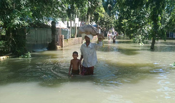 জামালপুরের বানভাসি এলাকাগুলোতে ত্রাণের হাহাকার জামালপুরের বানভাসি এলাকাগুলোতে ত্রাণের হাহাকার