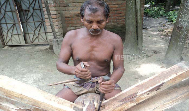 গরুর গাড়ির চল নেই, চাকার কারিগরের সংসারও চলে না গরুর গাড়ির চল নেই, চাকার কারিগরের সংসারও চলে না