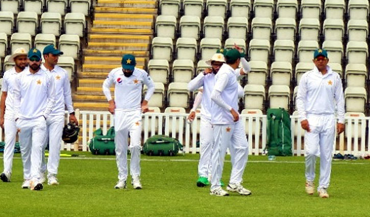 কোয়ারেন্টাইন শেষে ডার্বিশায়ারে পাকিস্তান ক্রিকেট দল কোয়ারেন্টাইন শেষে ডার্বিশায়ারে পাকিস্তান ক্রিকেট দল