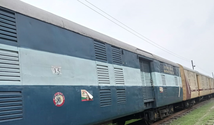 শুকনো মরিচ নিয়ে ভারত থেকে এলো প্রথম পার্সেল ট্রেন শুকনো মরিচ নিয়ে ভারত থেকে এলো প্রথম পার্সেল ট্রেন