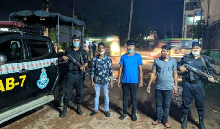 চট্টগ্রামে হাঙ্গরের তেলসহ গ্রেপ্তার ৩