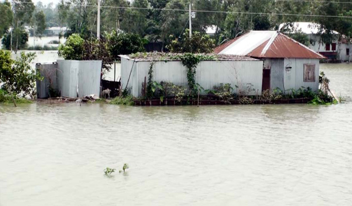 সিরাজগঞ্জে দ্বিতীয় দফায় ফুঁসে উঠেছে যমুনা