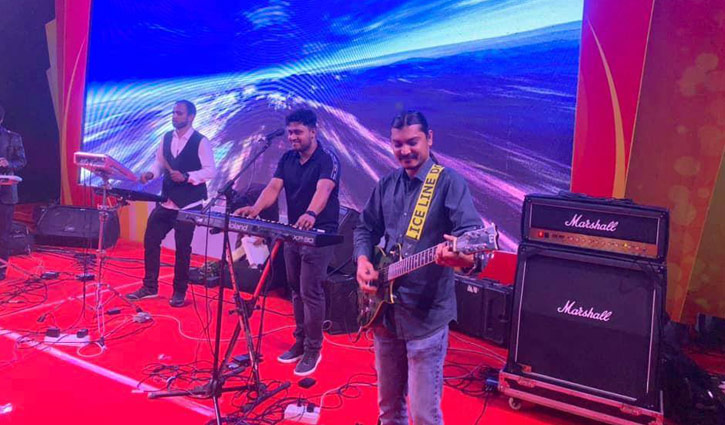 ‘ঘরে স্ত্রী-সন্তানের মুখের দিকে তাকাতে পারি না’ ‘ঘরে স্ত্রী-সন্তানের মুখের দিকে তাকাতে পারি না’