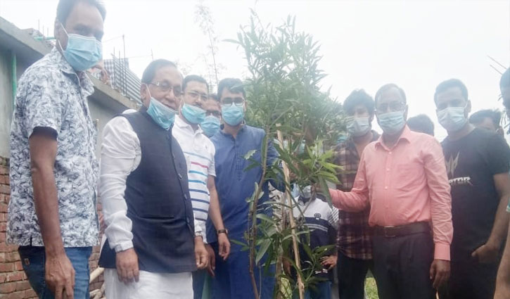 চাঁপাইনবাবগঞ্জে ৫ হাজার গাছ লাগাবে গ্রামীণ ট্রাভেলস চাঁপাইনবাবগঞ্জে ৫ হাজার গাছ লাগাবে গ্রামীণ ট্রাভেলস