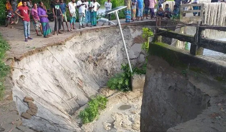 মুন্সীগঞ্জের ব্রিজের এপ্রোচ সড়ক ধসে যোগাযোগ বিচ্ছিন্ন মুন্সীগঞ্জের ব্রিজের এপ্রোচ সড়ক ধসে যোগাযোগ বিচ্ছিন্ন