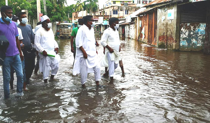 Palak distributes boats among flood affected in Natore Palak distributes boats among flood affected in Natore