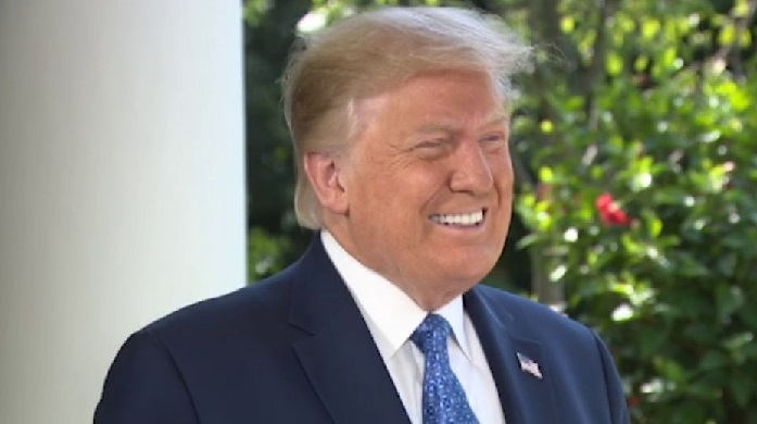 প্রয়োজনে সবার আগে করোনার টিকা নেবেন ট্রাম্প