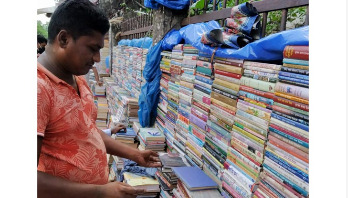ক্ষুদ্র বই বিক্রেতাদের বড় সংকট