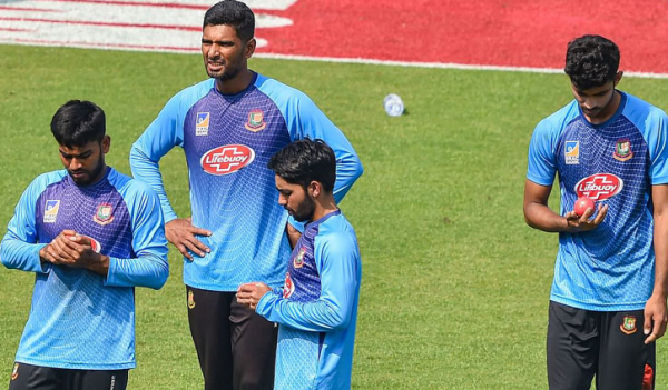 মাহমুদউল্লাহ-মুমিনুলসহ নতুন করে অনুশীলনে যোগ দিচ্ছেন ১৩ জন মাহমুদউল্লাহ-মুমিনুলসহ নতুন করে অনুশীলনে যোগ দিচ্ছেন ১৩ জন