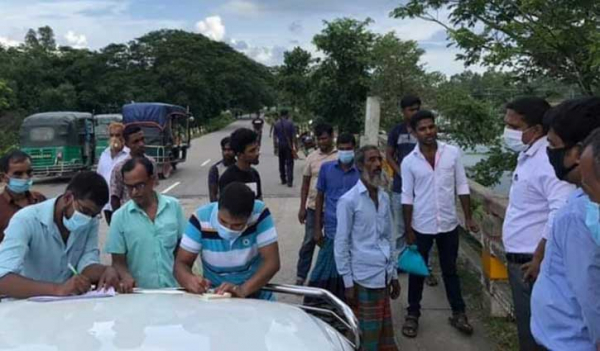 মানিকগঞ্জে মাস্ক না পরায় ১৭ জনকে জরিমানা মানিকগঞ্জে মাস্ক না পরায় ১৭ জনকে জরিমানা