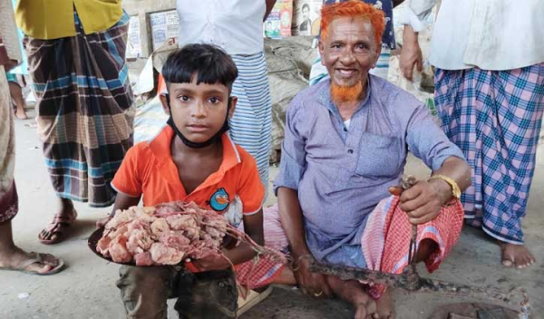 সিরাজগঞ্জে কোরবানির মাংসের হাট সিরাজগঞ্জে কোরবানির মাংসের হাট