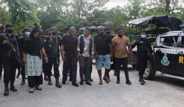 প্রতারণার অভিযোগে চার নাইজেরিয়ানসহ আটক ৫ প্রতারণার অভিযোগে চার নাইজেরিয়ানসহ আটক ৫