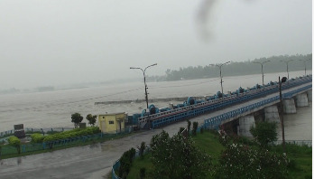 নীলফামারীতে পানিবন্দি ৫ হাজার পরিবার নীলফামারীতে পানিবন্দি ৫ হাজার পরিবার