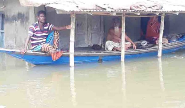 বন্যায় পানিবন্দি পৌনে ১০ লাখ পরিবার বন্যায় পানিবন্দি পৌনে ১০ লাখ পরিবার