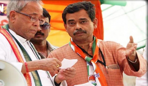 ছেলেকে কাঁঠাল আনতে বলেছিলেন প্রণব মুখার্জি ছেলেকে কাঁঠাল আনতে বলেছিলেন প্রণব মুখার্জি