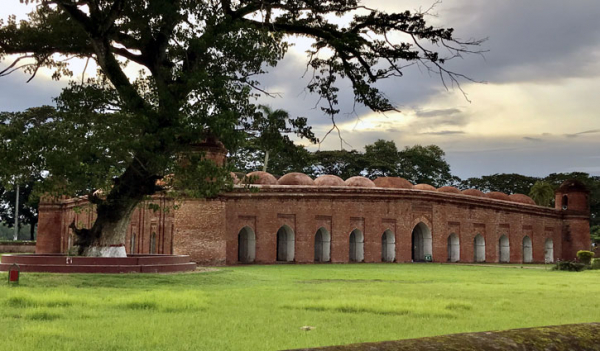 পর্যটক শূন্য ঐতিহ্যবাহী ষাটগম্বুজ মসজিদ পর্যটক শূন্য ঐতিহ্যবাহী ষাটগম্বুজ মসজিদ
