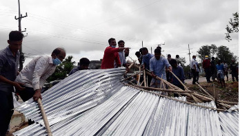 সেই স্থাপনা গুঁড়িয়ে দিলো শিক্ষার্থীরা সেই স্থাপনা গুঁড়িয়ে দিলো শিক্ষার্থীরা