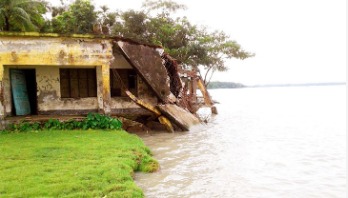 বিষখালির গর্ভে বিলীন হতে চলেছে স্কুলসহ অনেক স্থাপনা বিষখালির গর্ভে বিলীন হতে চলেছে স্কুলসহ অনেক স্থাপনা