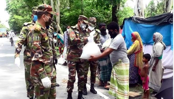 কুড়িগ্রামে ৩০০ মানুষের মাঝে সেনাবাহিনীর ত্রাণ বিতরণ কুড়িগ্রামে ৩০০ মানুষের মাঝে সেনাবাহিনীর ত্রাণ বিতরণ