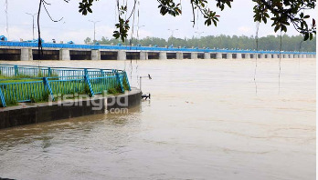 ভয়ংকর রূপে ফুঁসছে তিস্তা ভয়ংকর রূপে ফুঁসছে তিস্তা