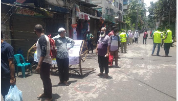 বাইরে বের হতে মরিয়া ওয়ারীবাসী বাইরে বের হতে মরিয়া ওয়ারীবাসী