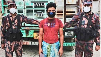 ফেনসিডিলসহ ভারতের নাগরিক আটক ফেনসিডিলসহ ভারতের নাগরিক আটক