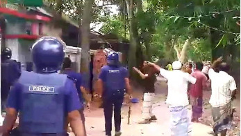 সরাইলে দুদল গ্রামবাসীর সংঘর্ষে পুলিশসহ আহত অর্ধশতাধিক সরাইলে দুদল গ্রামবাসীর সংঘর্ষে পুলিশসহ আহত অর্ধশতাধিক
