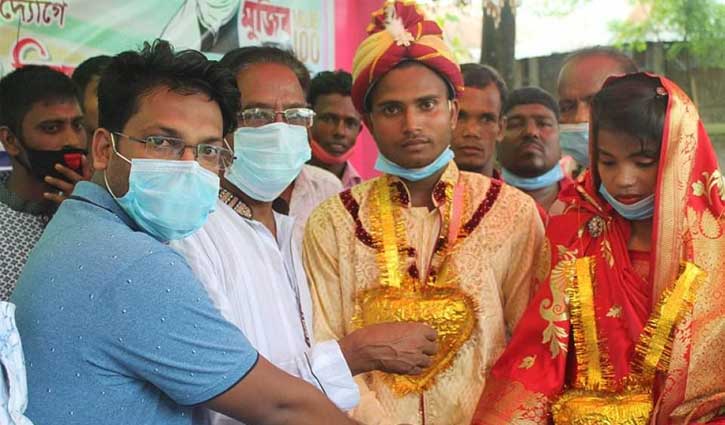নীলফামারীতে আ. লীগের প্রতিষ্ঠা বার্ষিকীতে যৌতুকবিহীন বিয়ে নীলফামারীতে আ. লীগের প্রতিষ্ঠা বার্ষিকীতে যৌতুকবিহীন বিয়ে