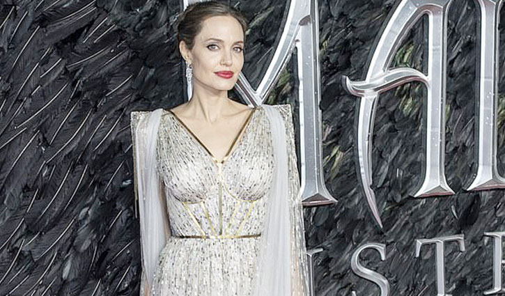 বর্ণবাদের বিরুদ্ধে লড়তে ২ লাখ ডলার দিলেন জোলি