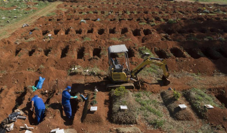 Remains of dead bodies being removed from graves in Brazil