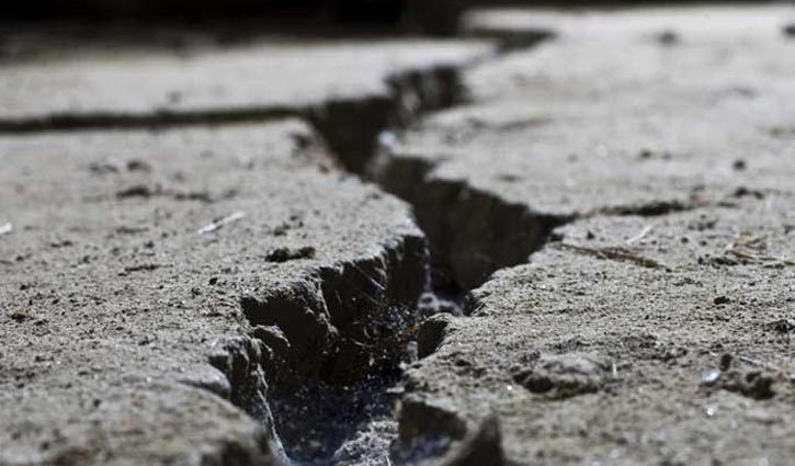 5.7 magnitude earthquake hits Iran