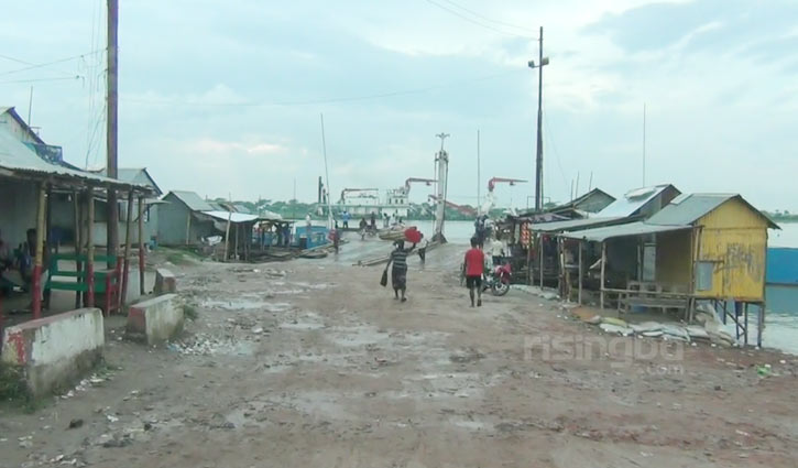 কাঁঠালবাড়ি-শিমুলিয়া নৌরুটে ফেরি চলাচল বন্ধ