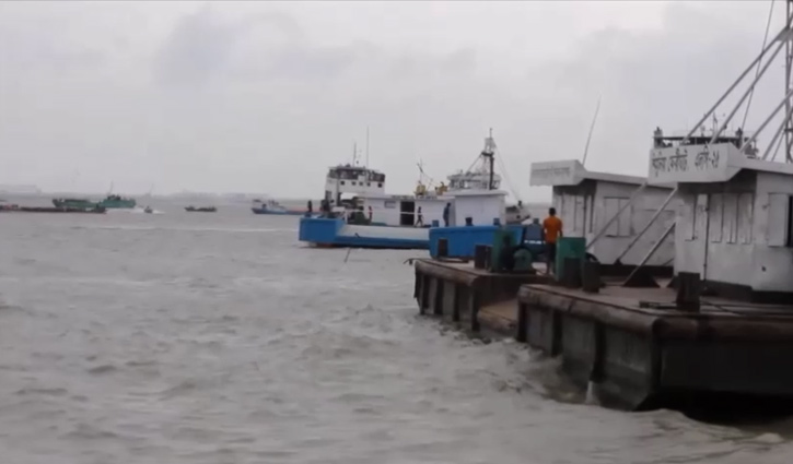 শিমুলিয়া-কাঠালবাড়ি নৌরুটে সীমিত আকারে চলছে ফেরি শিমুলিয়া-কাঠালবাড়ি নৌরুটে সীমিত আকারে চলছে ফেরি