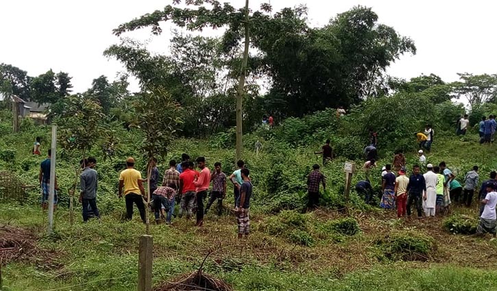 নরসিংদীতে কবরস্থান পরিষ্কার করলেন যুবকরা